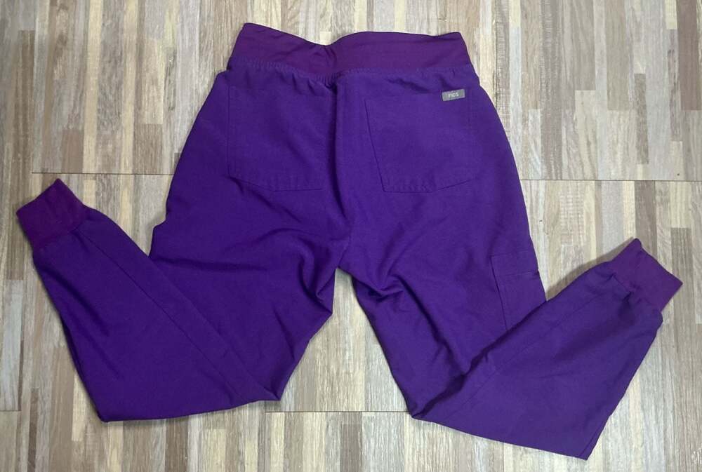 FIGS Discontinued Ultra Violet Women's Scrub Set Catarina top Zamora joggers - Picture 11 of 11